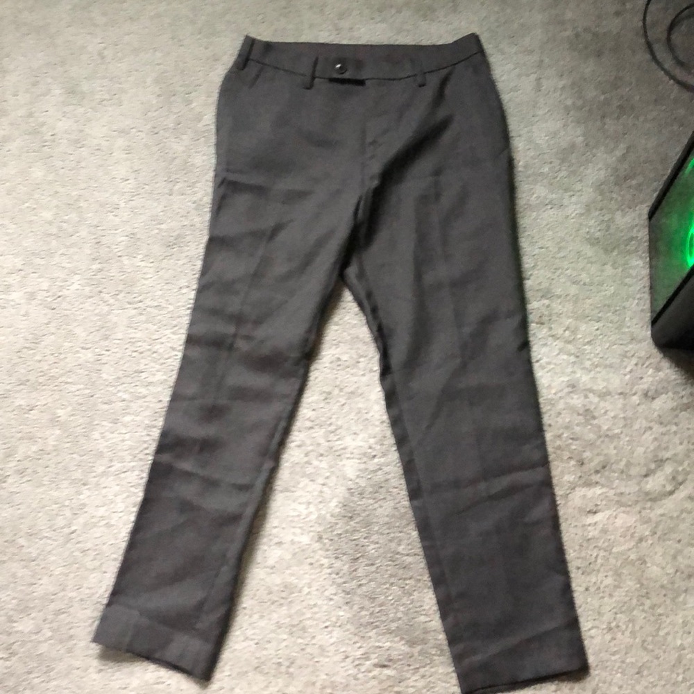 Uniqlo men’s trousers. Slim fit tapered. 29x34. 100% polyester. NWOT.